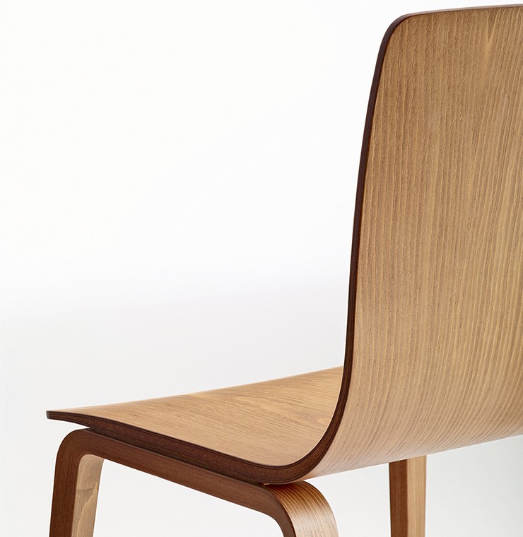 Detail van Aava stoel uitgevoerd in hout