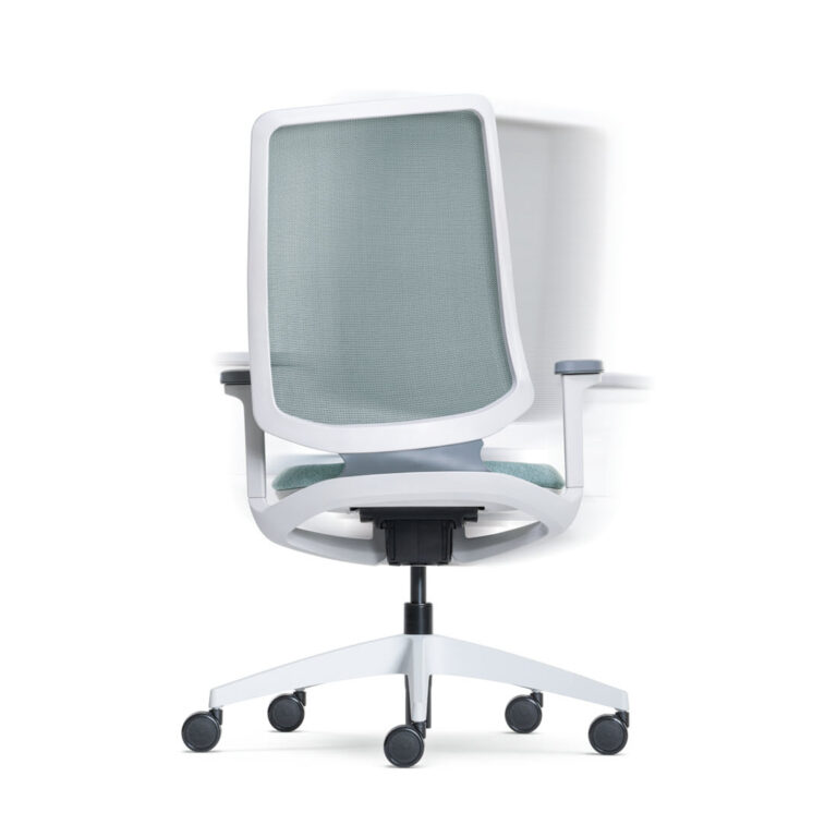 De Se-flex bureaustoel past zich geruisloos aan aan iedere gebruiker